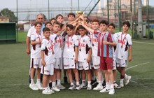Trabzon U12 Ligi’nde şampiyon olan takımımız kupasını aldı